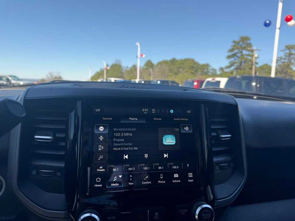 Used 2024 RAM 2500 Tradesman w/ Chrome Appearance Group image 28