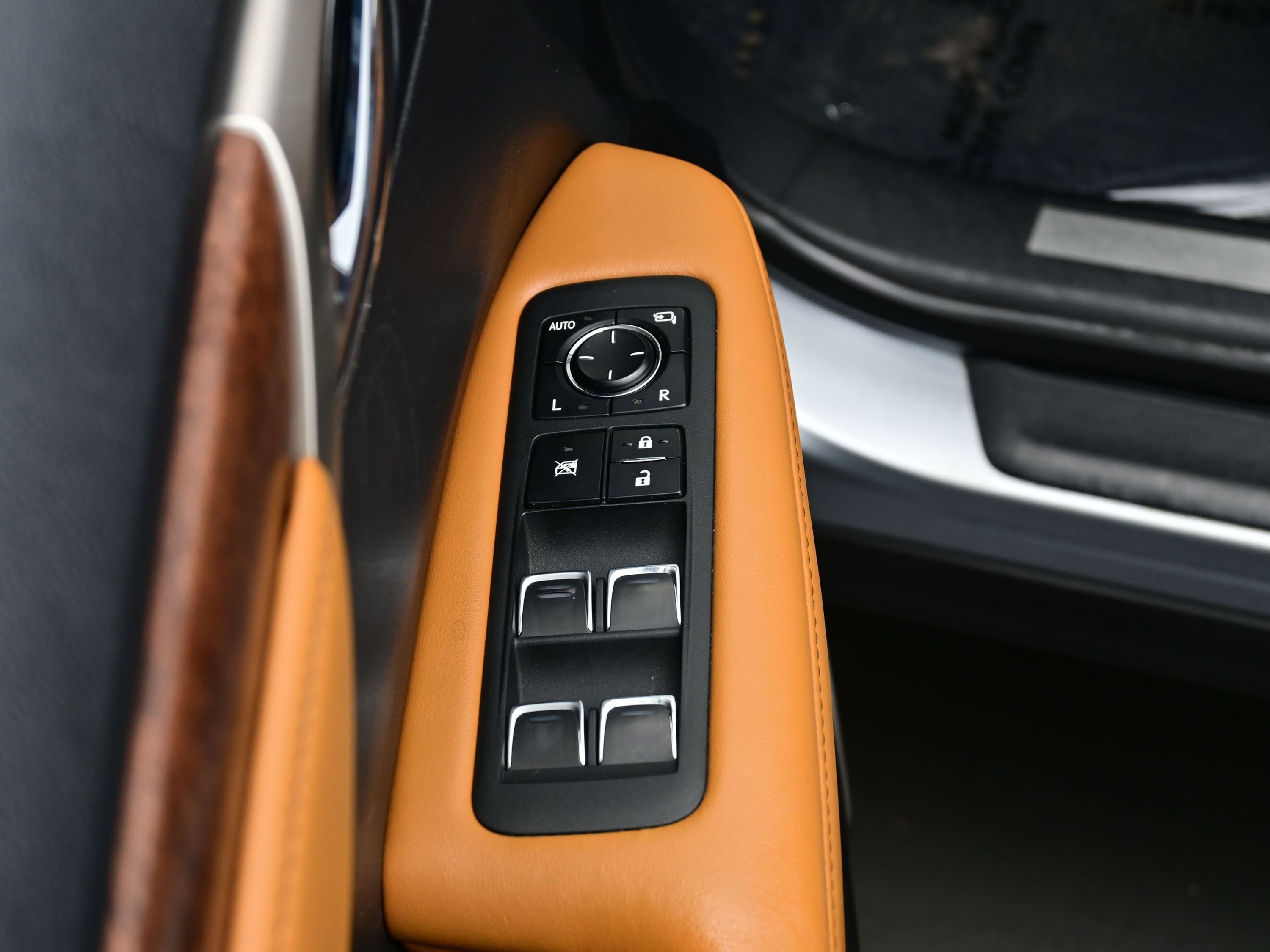 Used 2022 Lexus RX 350L Premium image 11