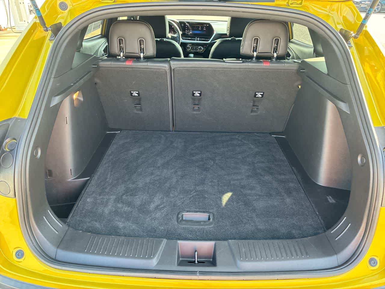 Used 2024 Chevrolet Trax RS w/ Sunroof Package FWD image 25