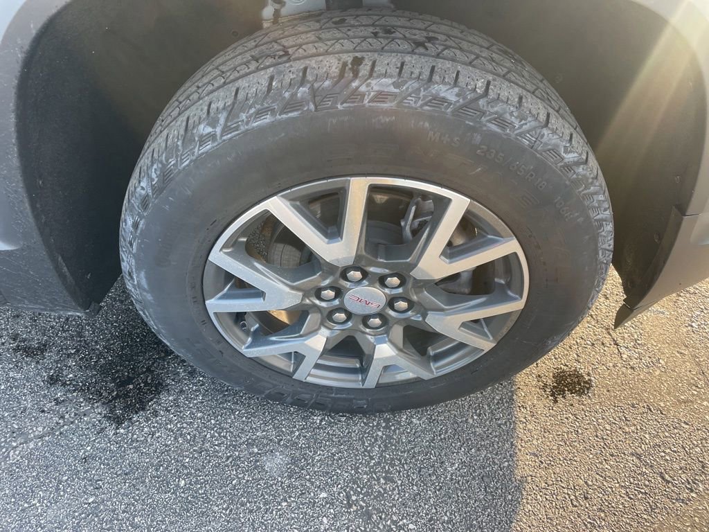 Used 2023 GMC Acadia SLE w/ Driver Convenience Package image 14