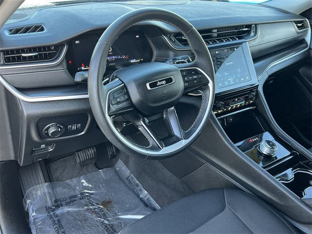 Used 2023 Jeep Grand Cherokee Laredo image 17