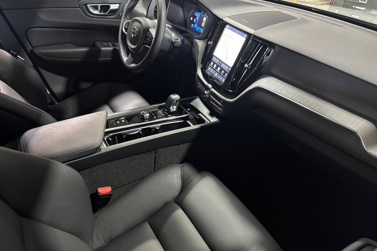 Used 2025 Volvo XC60 T8 Plus w/ Climate Package AWD/4WD image 19
