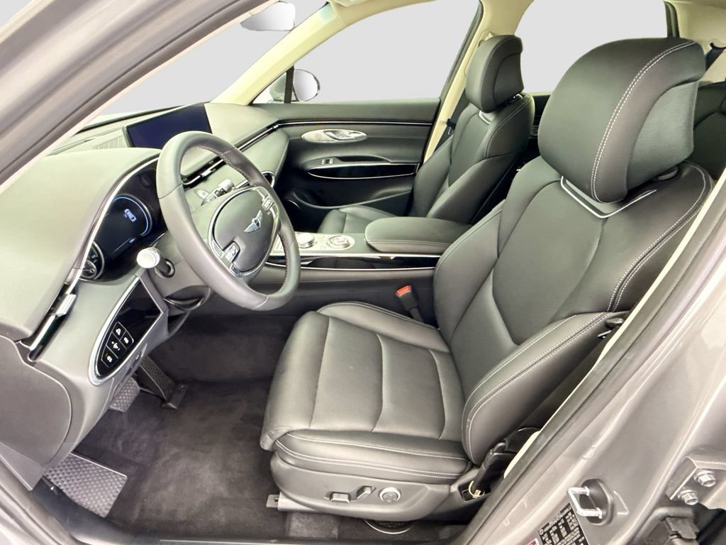 Used 2025 Genesis GV70 2.5T AWD/4WD image 18