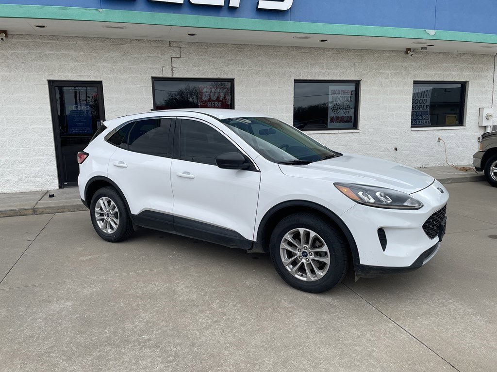 Used 2022 Ford Escape SE image 2