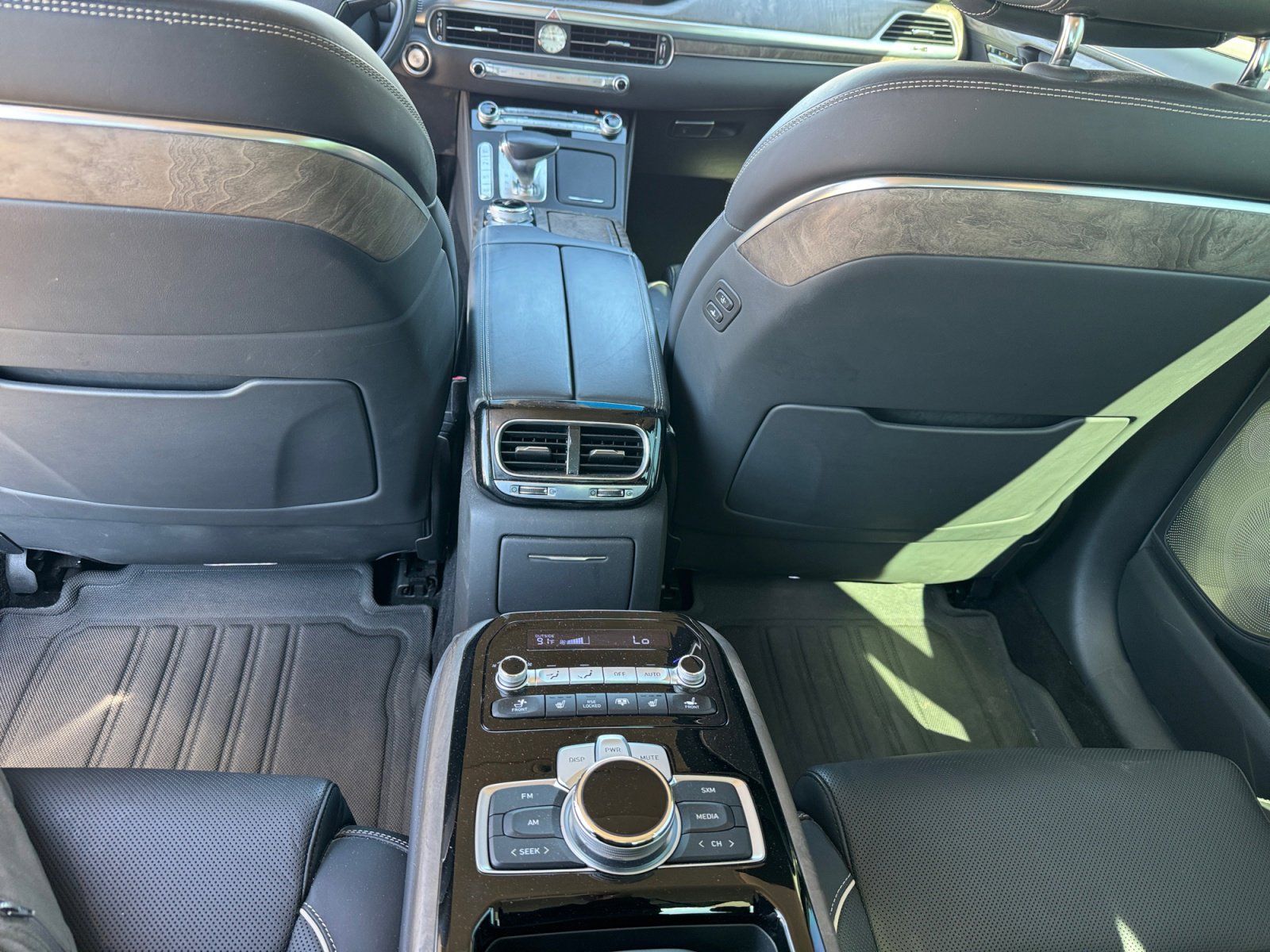 Used 2021 Genesis G90 3.3T Premium RWD image 31