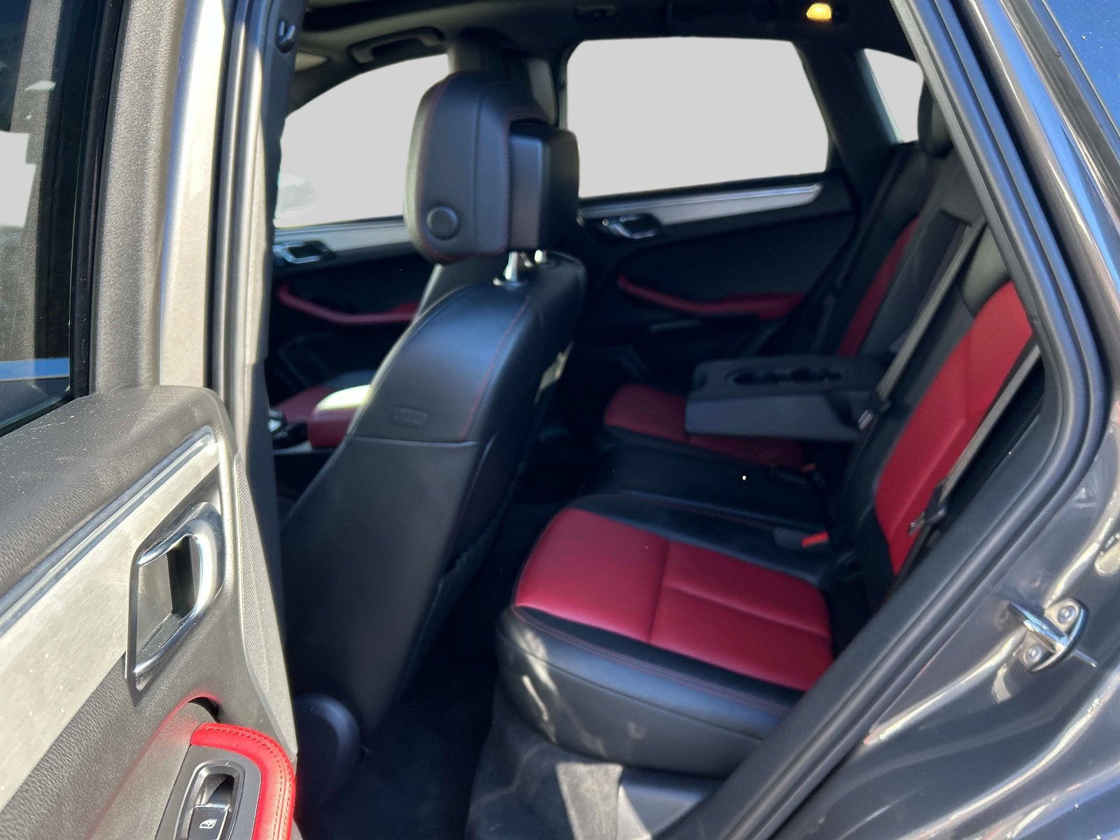 Used 2015 Porsche Macan S image 10