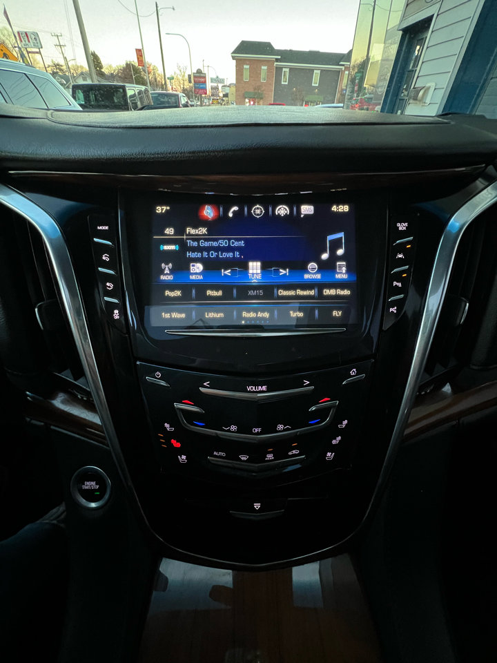 Used 2017 Cadillac Escalade Luxury image 26