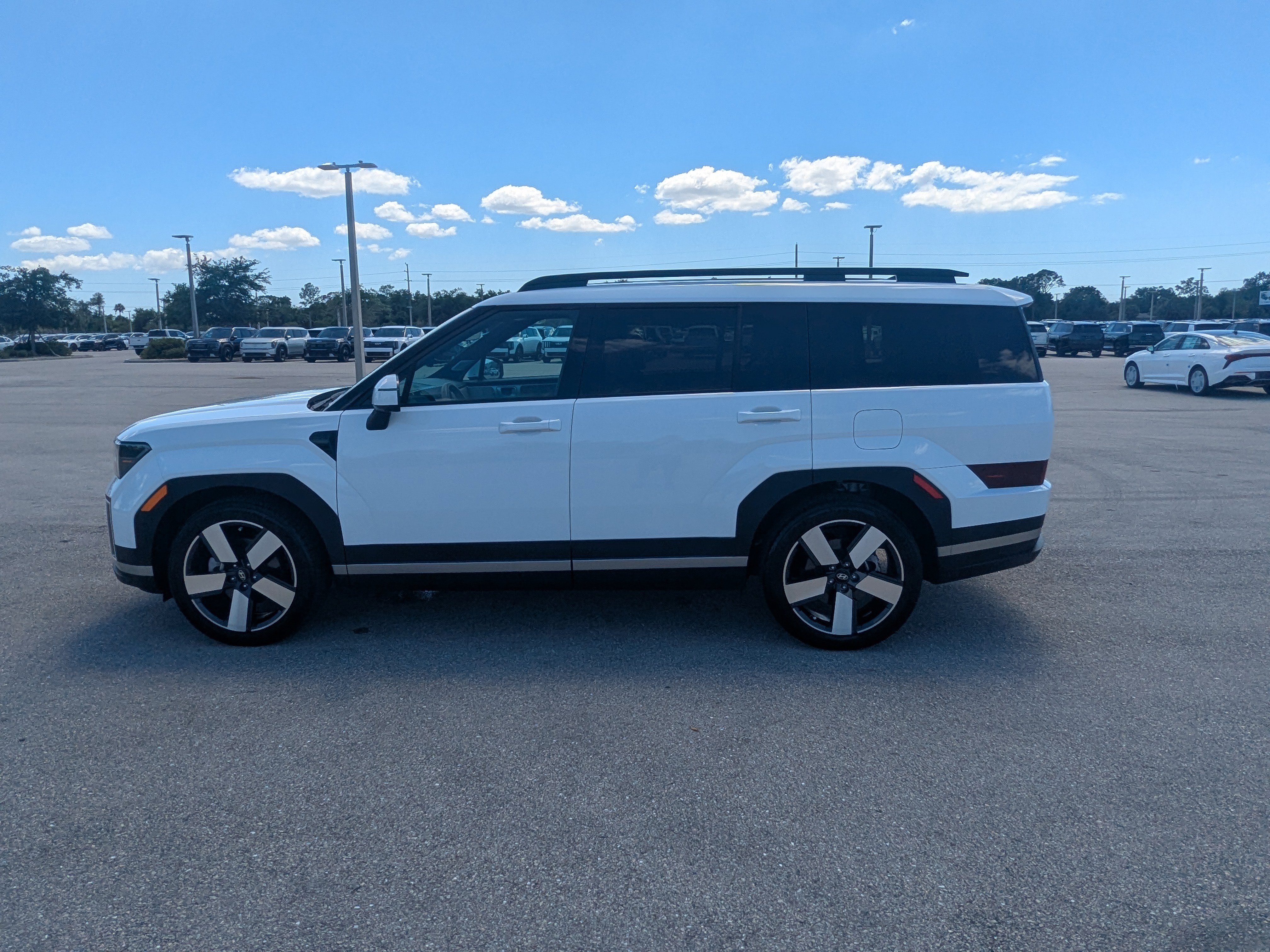 Used 2025 Hyundai Santa Fe Limited image 10