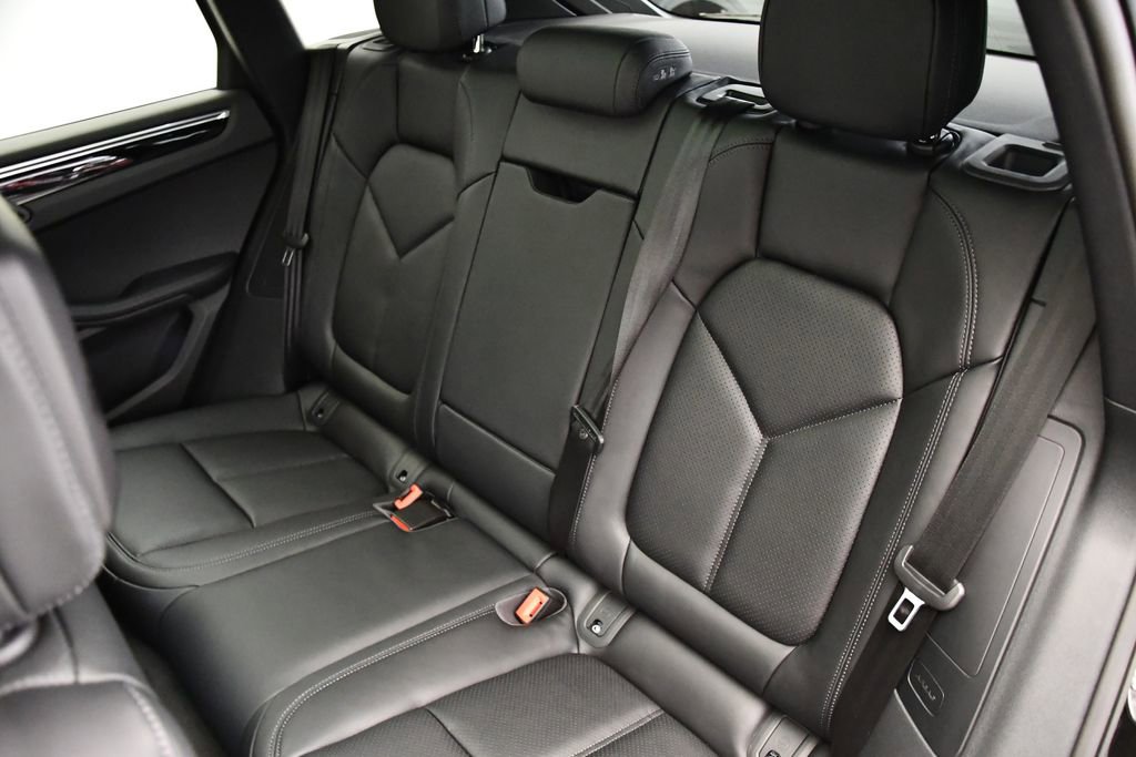 Used 2025 Porsche Macan image 42