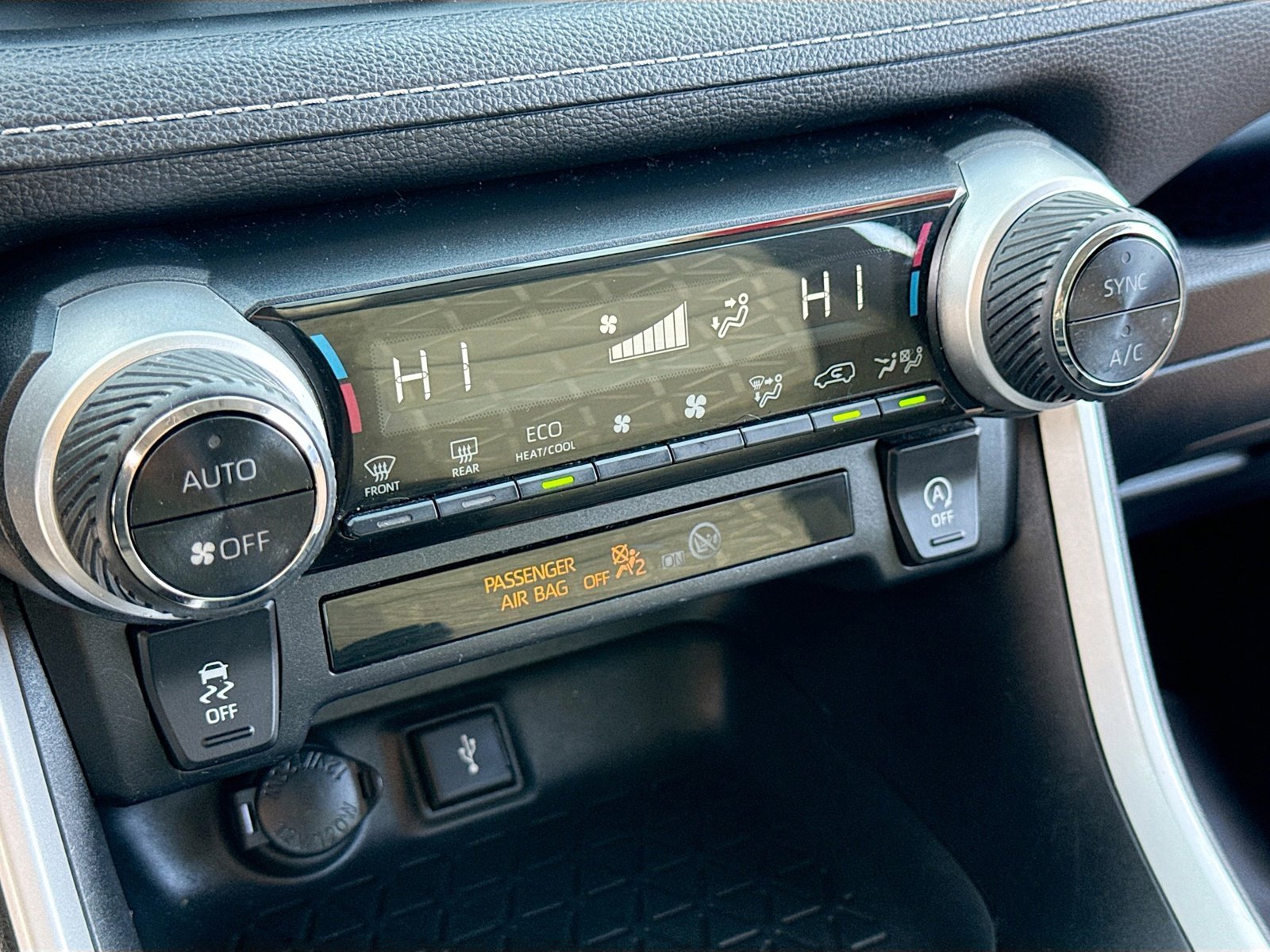 Used 2021 Toyota RAV4 XLE image 11