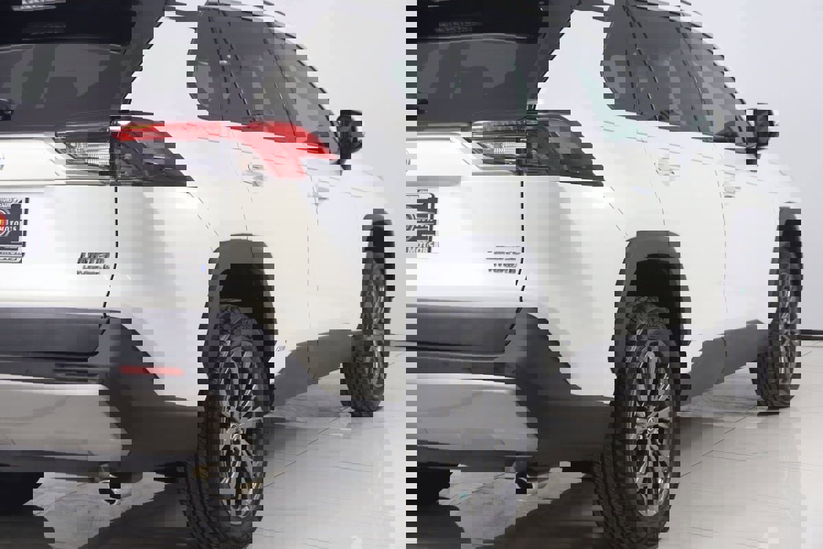 Used 2022 Toyota RAV4 Limited AWD/4WD image 39
