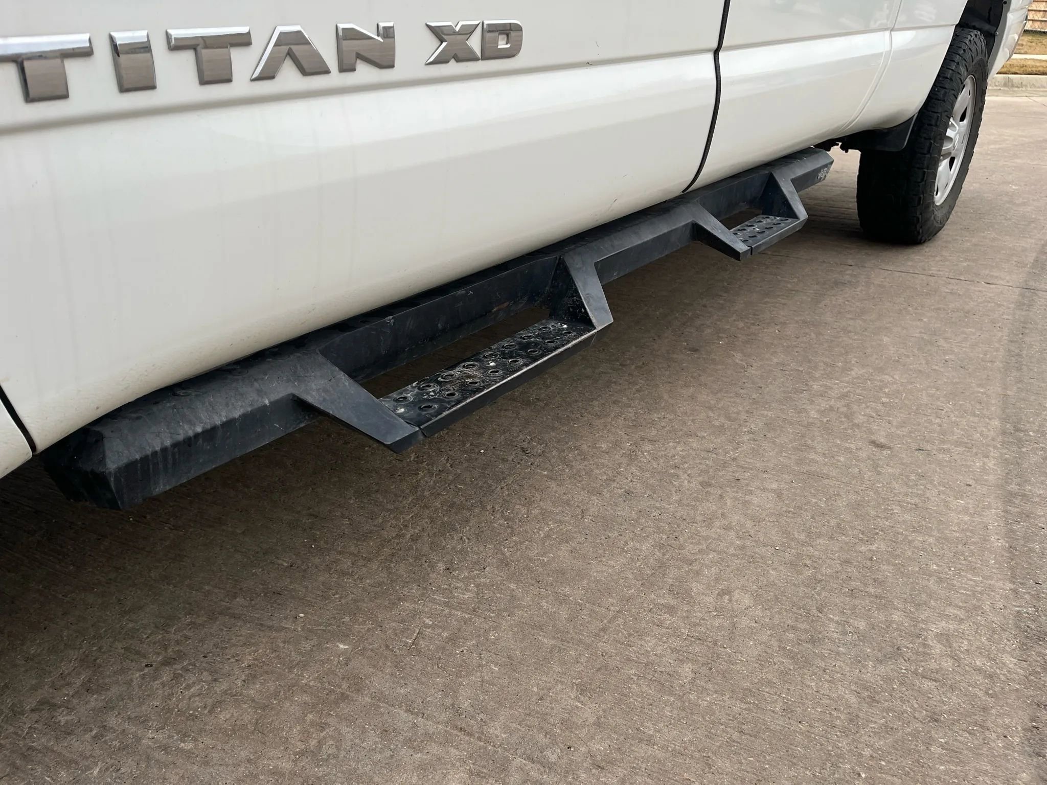 Used 2017 Nissan Titan SV image 11