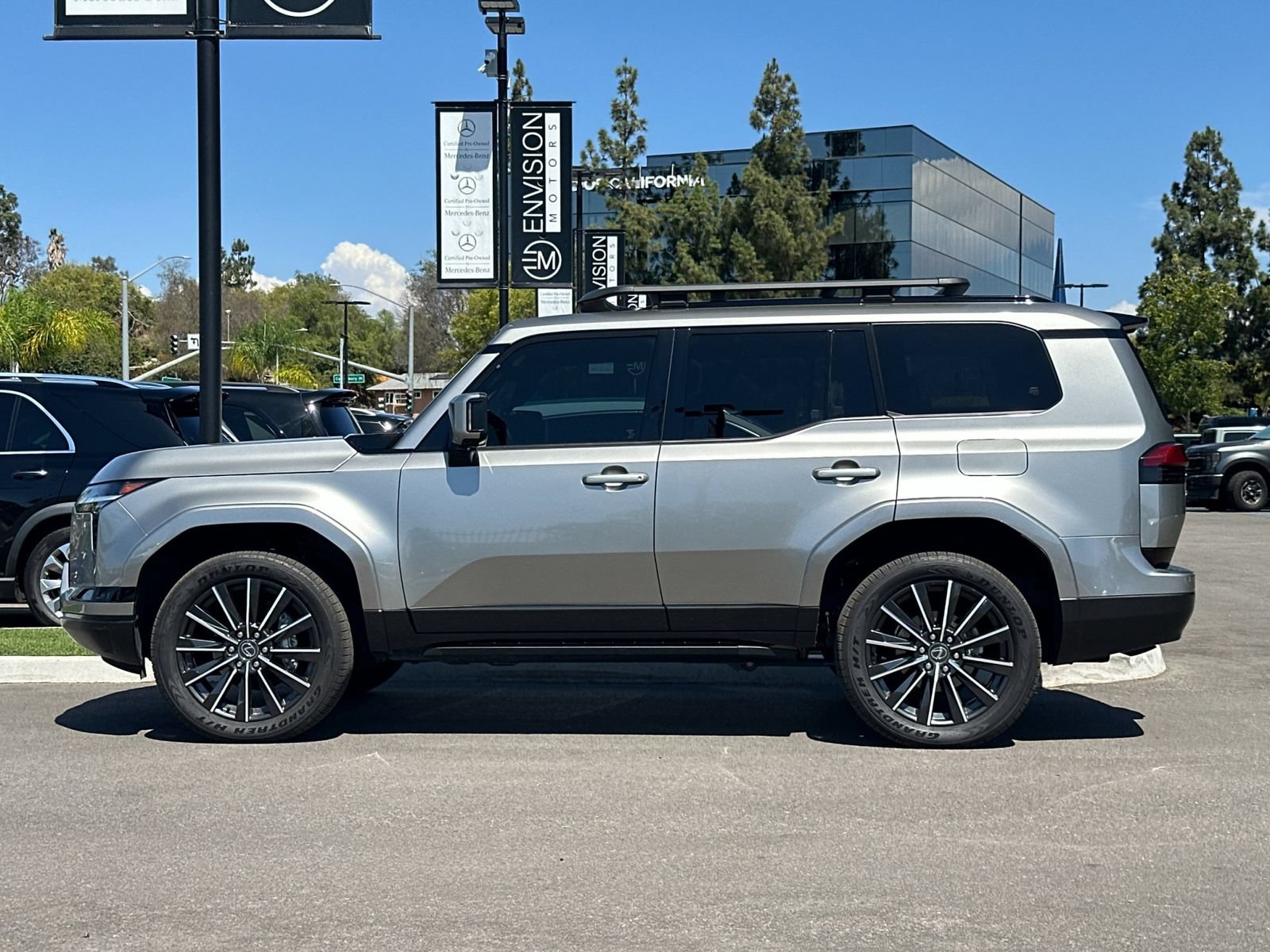 Used 2025 Lexus GX 550 w/ Accessory Package (31) AWD/4WD image 6