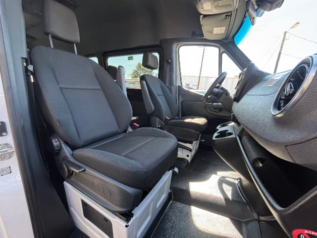 Used 2025 Mercedes-Benz Sprinter 2500 image 9