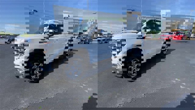 Used 2024 GMC Sierra 1500 SLT image 4