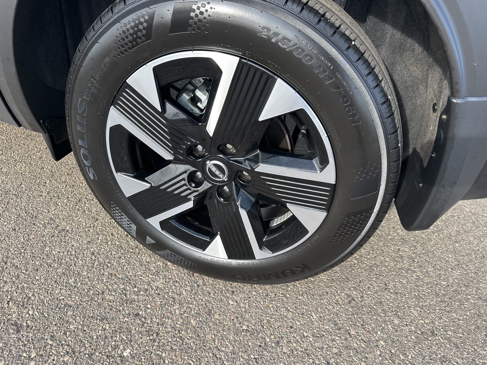 Used 2025 Nissan Kicks SV image 8