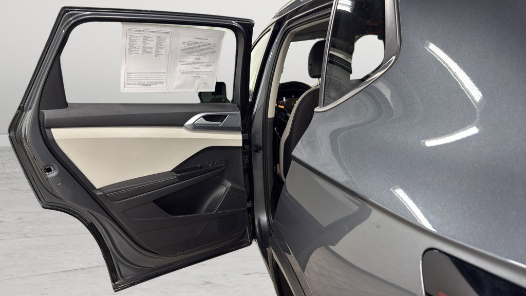 Certified 2025 Volkswagen Taos SE image 31