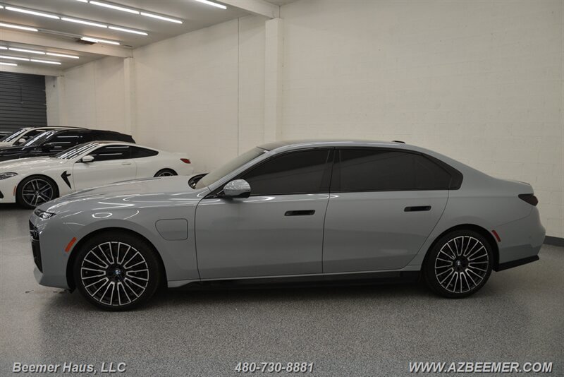 Used 2025 BMW 750e xDrive w/ Premium Package AWD/4WD image 4