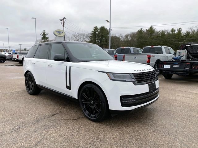 Used 2025 Land Rover Range Rover SE image 1