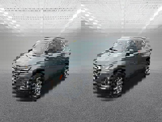 Used 2023 Chevrolet Traverse LT image 2