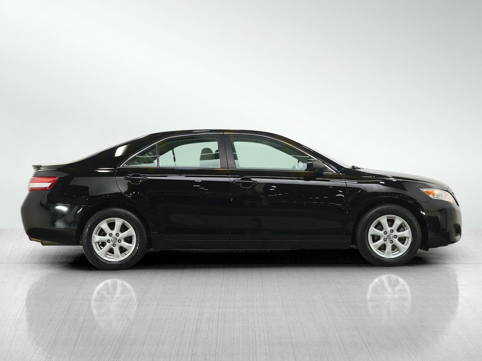 Used 2011 Toyota Camry LE w/ LE Extra-Value Pkg FWD image 6