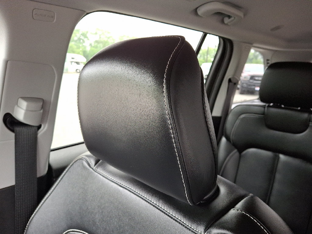 Used 2022 Jeep Grand Cherokee Limited AWD/4WD image 18