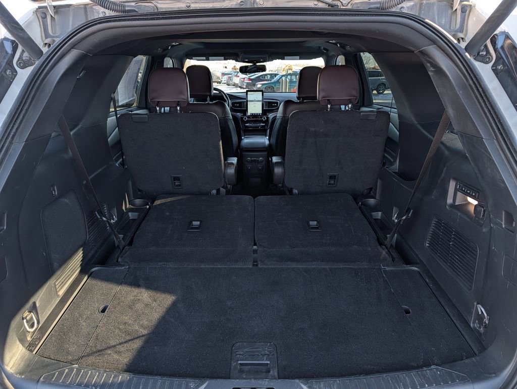 Used 2023 Ford Explorer Platinum w/ Technology Package image 18
