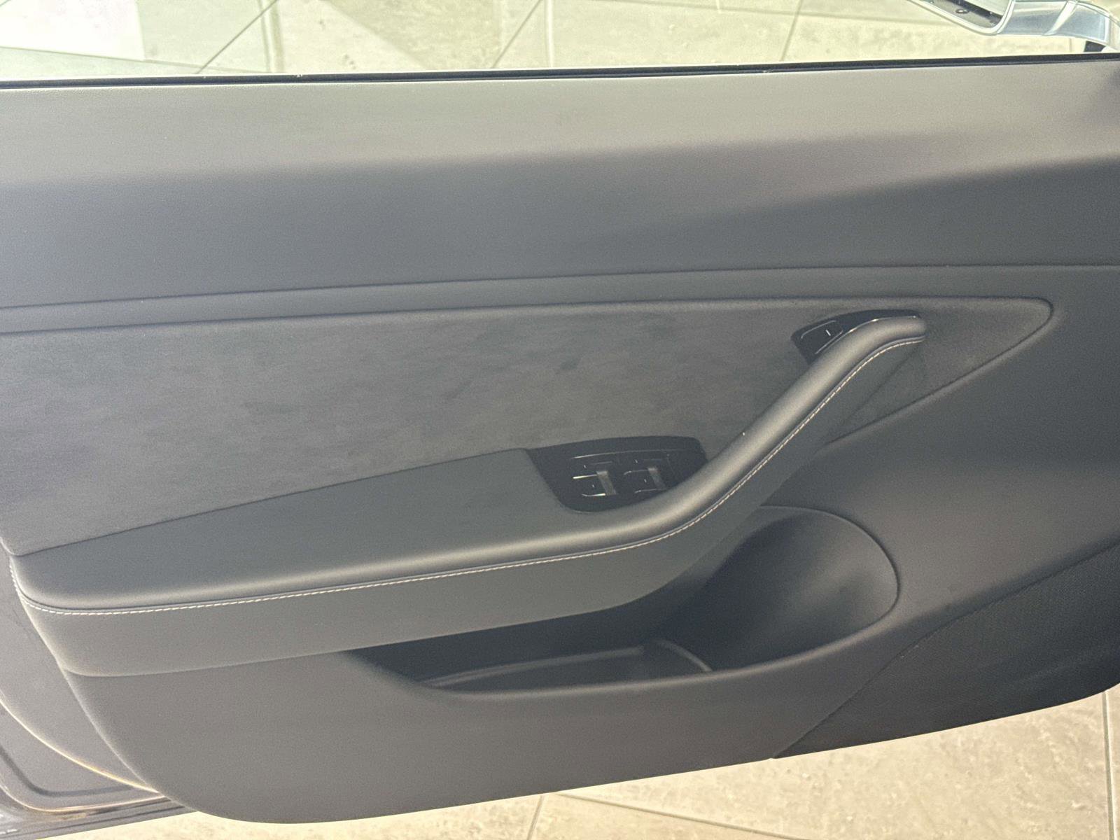 Used 2018 Tesla Model 3 Long Range RWD image 17