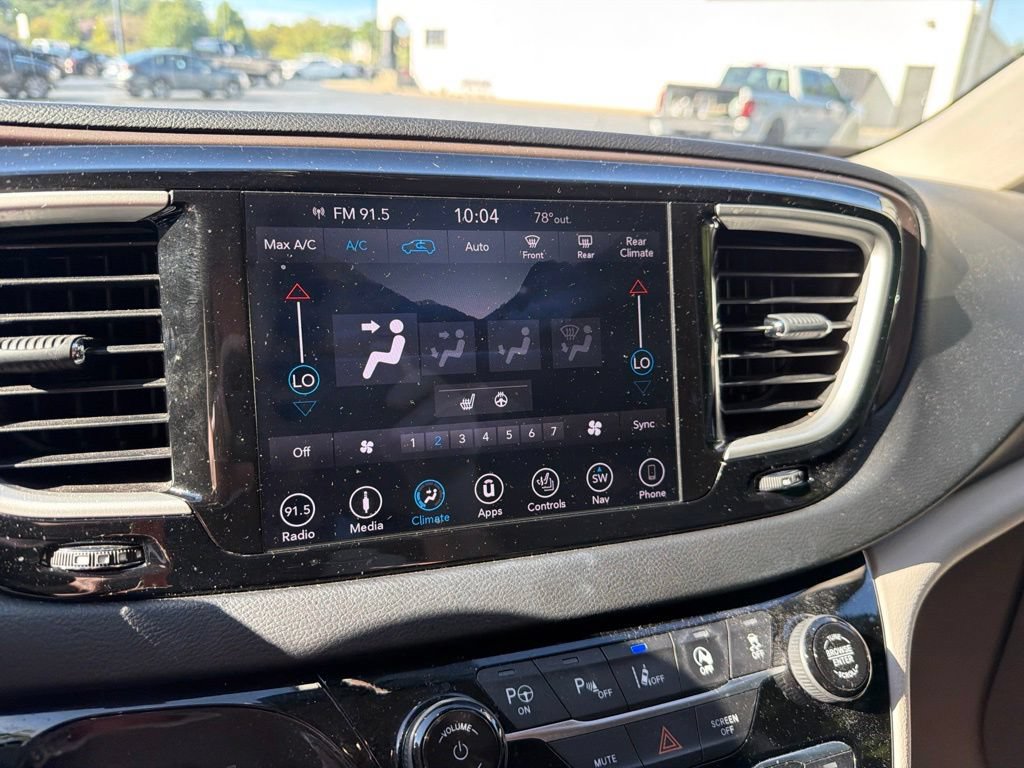 Used 2019 Chrysler Pacifica Touring-L w/ Advanced Safetytec Group FWD image 18