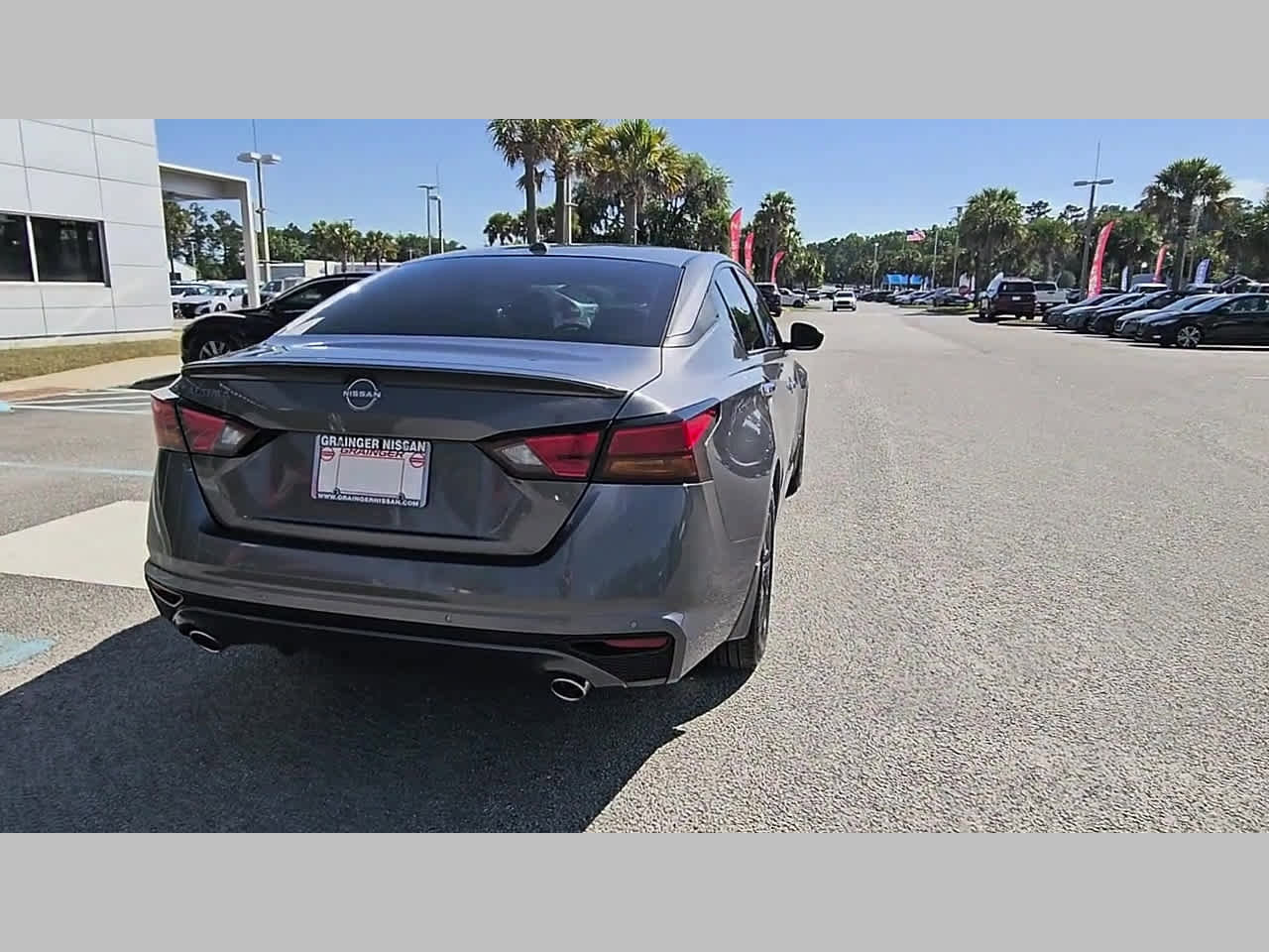 Used 2025 Nissan Altima 2.5 SV w/ SV Special Edition Package FWD image 31