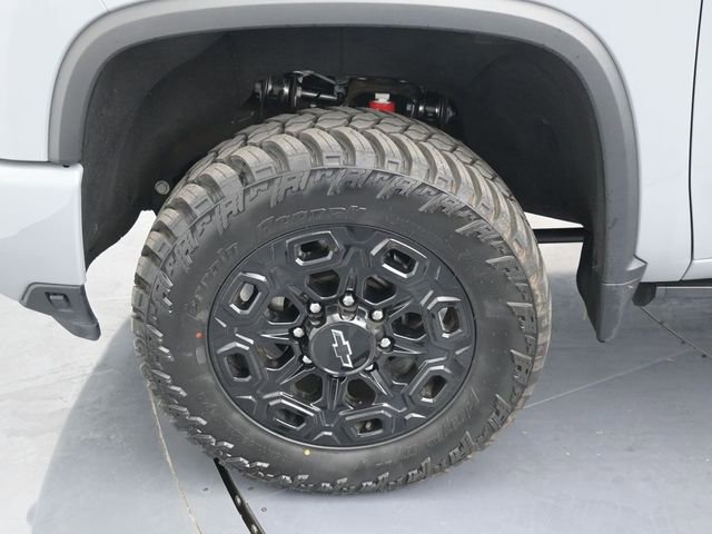 Used 2024 Chevrolet Silverado 2500 LTZ w/ LTZ Plus Package image 9