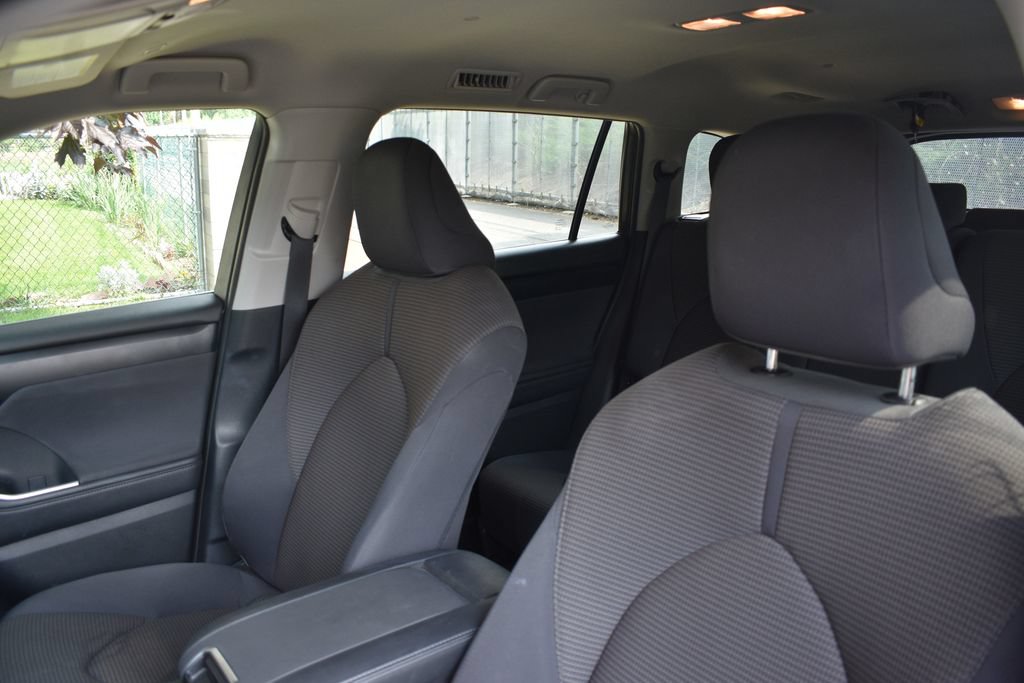 Used 2025 Toyota Highlander LE FWD image 7