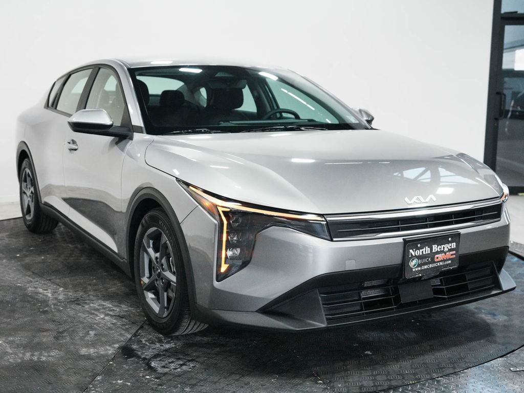 Used 2025 Kia K4 LXS image 3