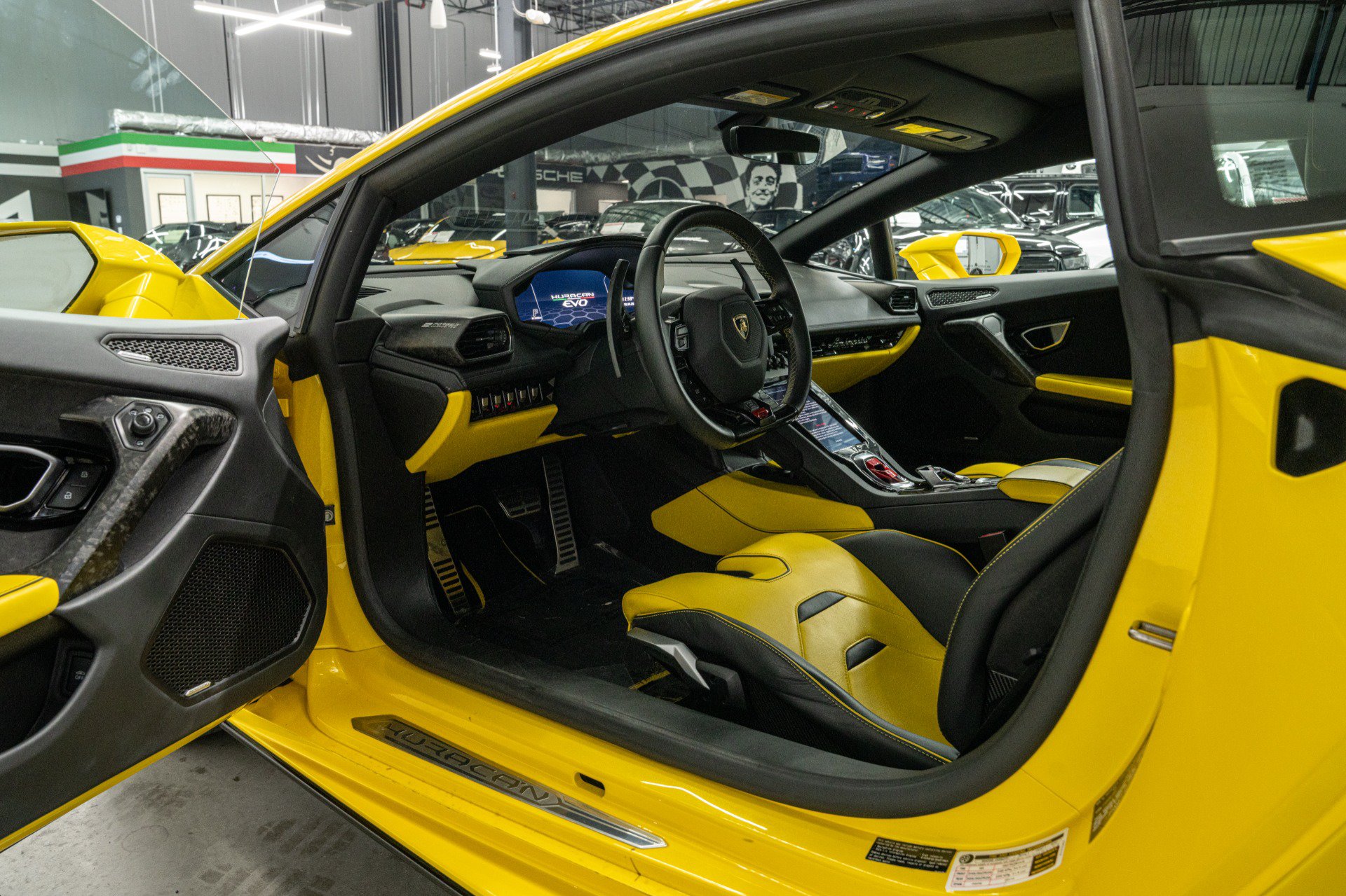 Used 2021 Lamborghini Huracan EVO RWD image 23