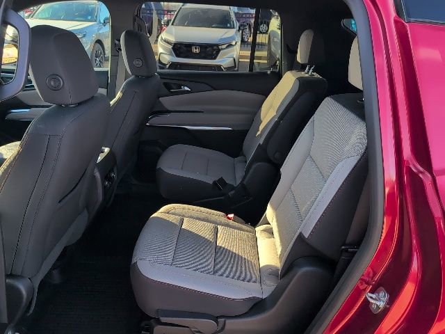 Used 2025 Chevrolet Traverse LT w/ Driver Confidence Package image 13