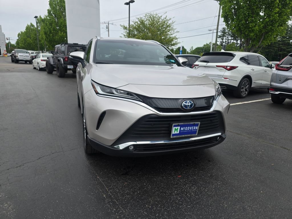 Used 2024 Toyota Venza XLE AWD/4WD image 9