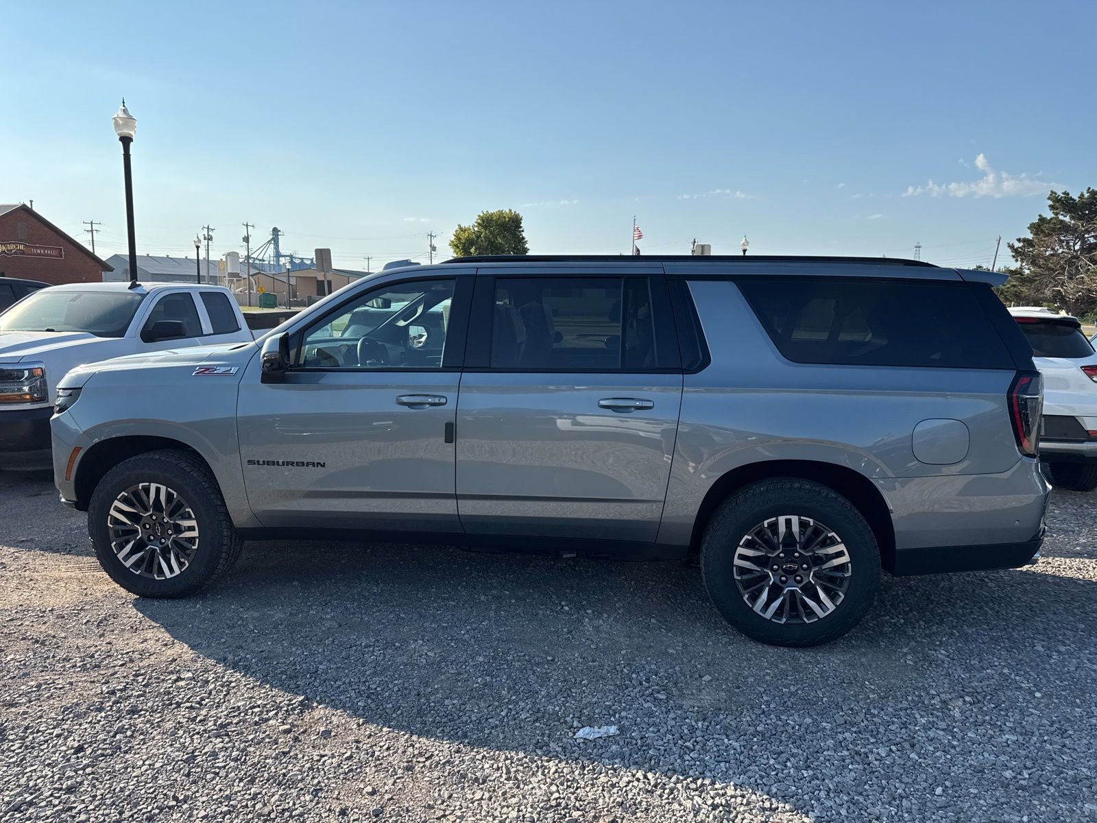 New 2026 Chevrolet Suburban Z71 image 2