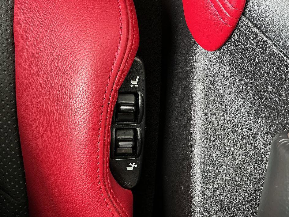 Certified 2025 Nissan Z Performance w/ Floor Mat Package RWD image 17