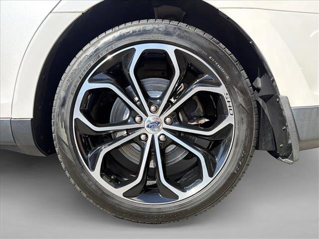 Used 2018 Ford Taurus SHO image 9