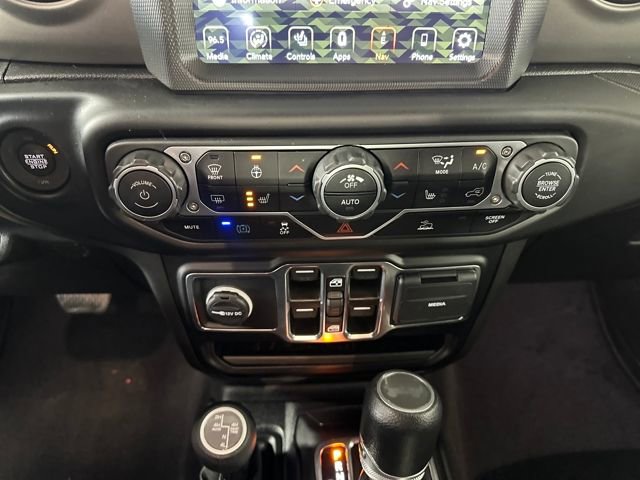 Used 2023 Jeep Wrangler Unlimited w/ Sun & Screen Package image 23