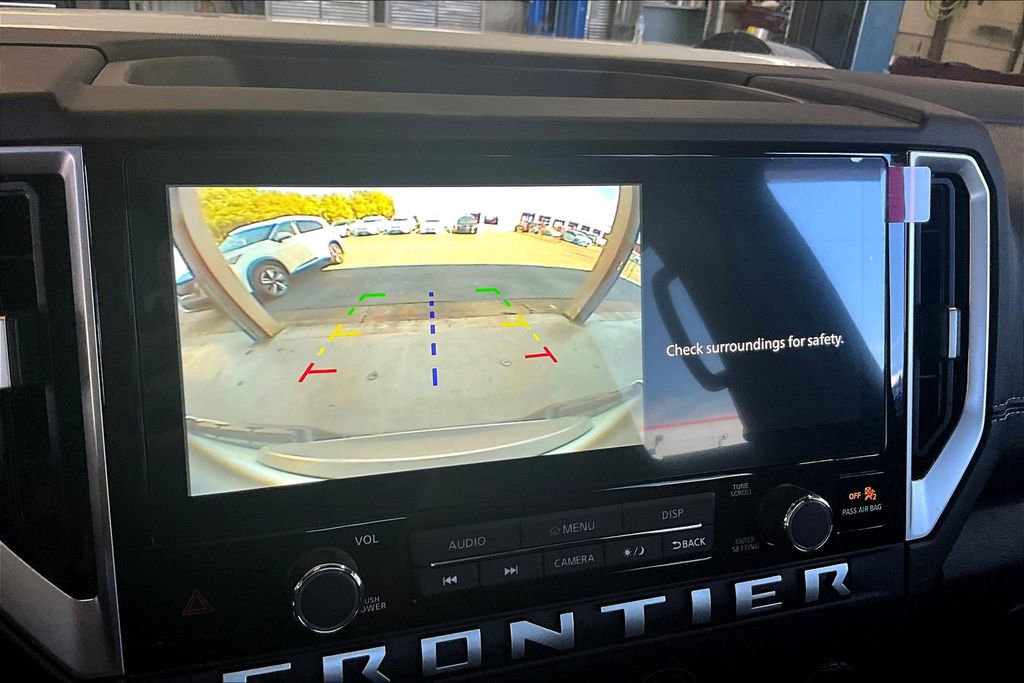 Used 2025 Nissan Frontier SV image 11