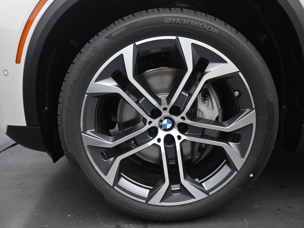 New 2026 BMW X5 xDrive50e image 9