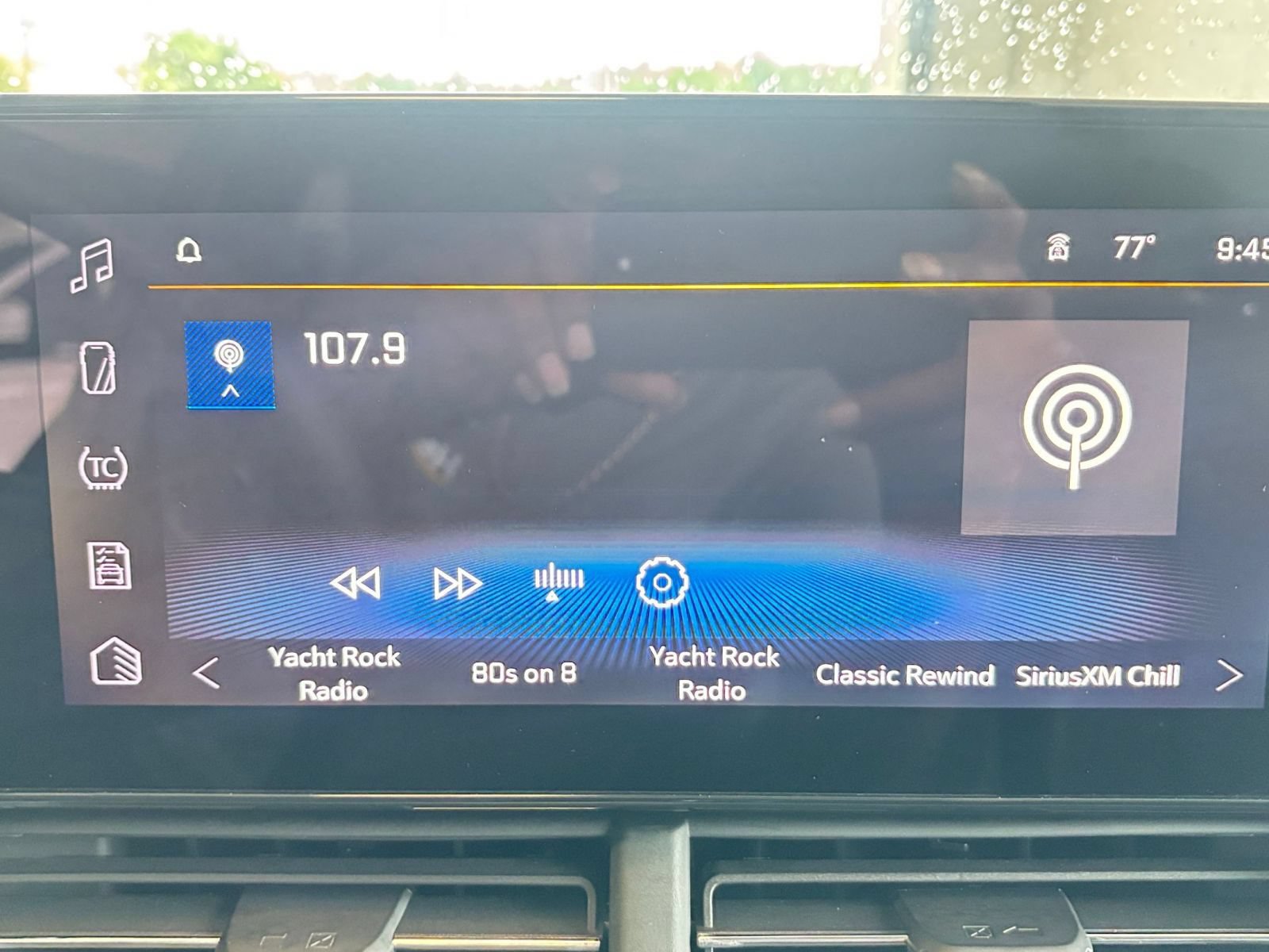 Used 2025 Chevrolet Trax LT FWD image 20