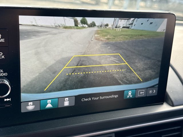 Used 2025 Honda Pilot Touring image 17