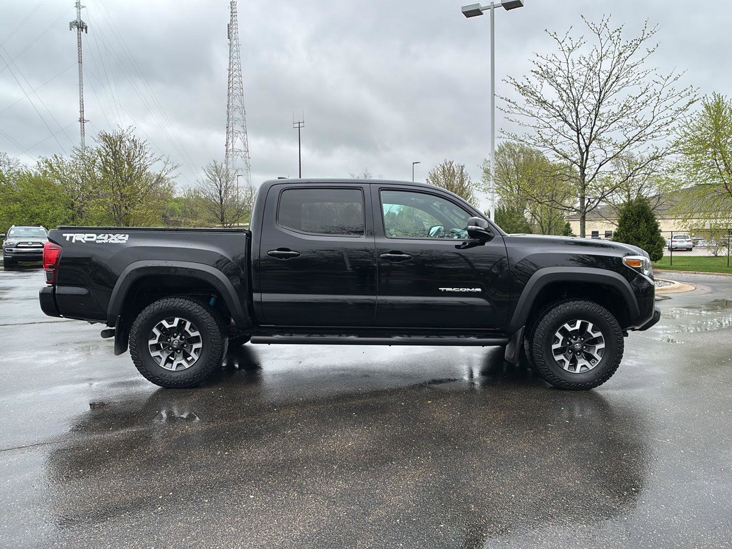Used 2019 Toyota Tacoma TRD Off-Road AWD/4WD image 10