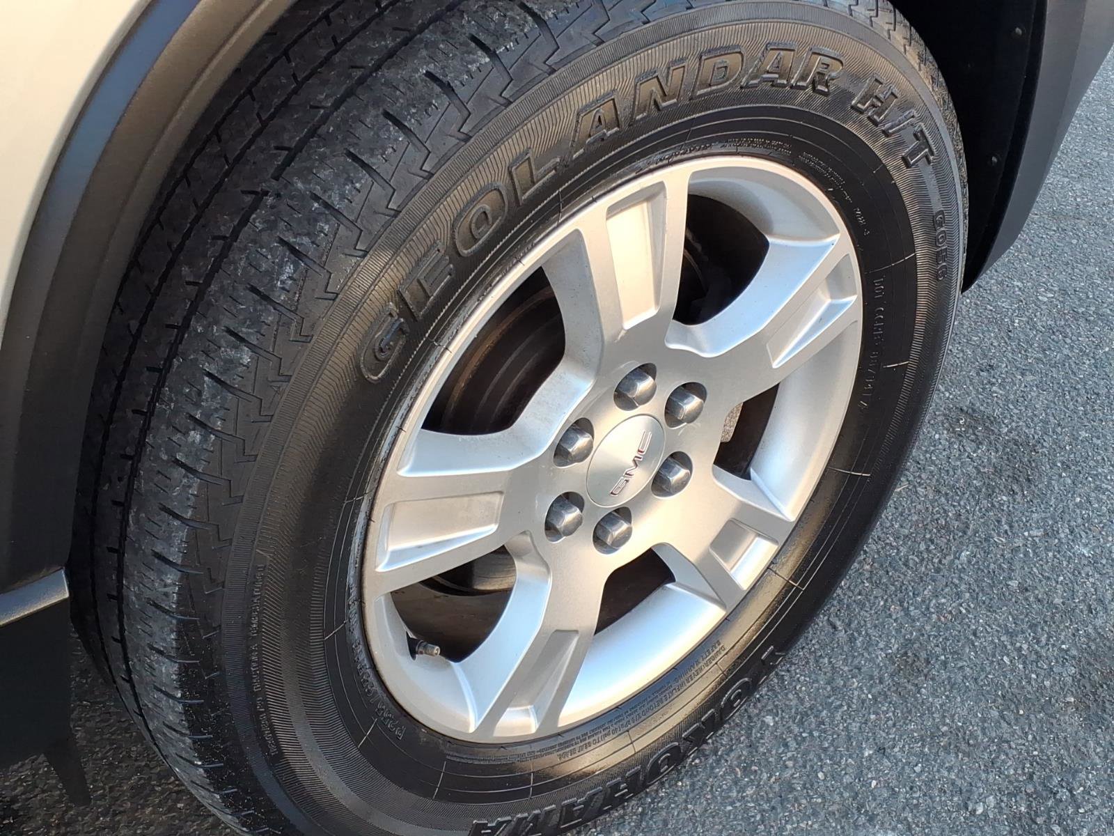 Used 2011 GMC Acadia SL w/ Preferred Package FWD image 10