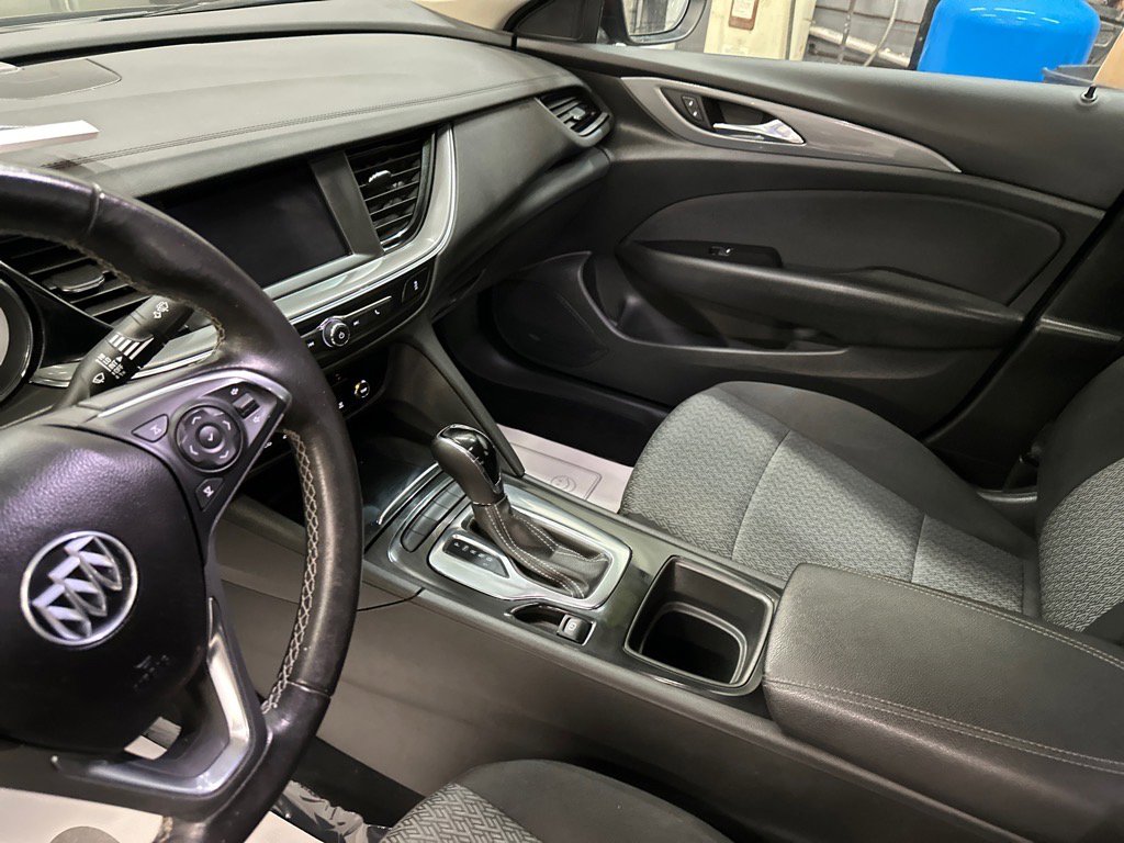 Used 2019 Buick Regal Preferred image 11