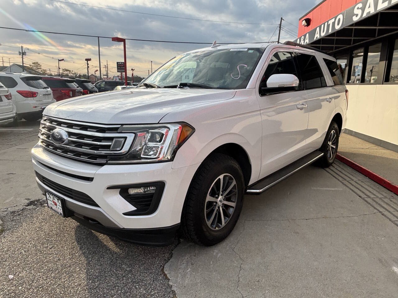 Used 2018 Ford Expedition XLT w/ Equipment Group 202A AWD/4WD image 2