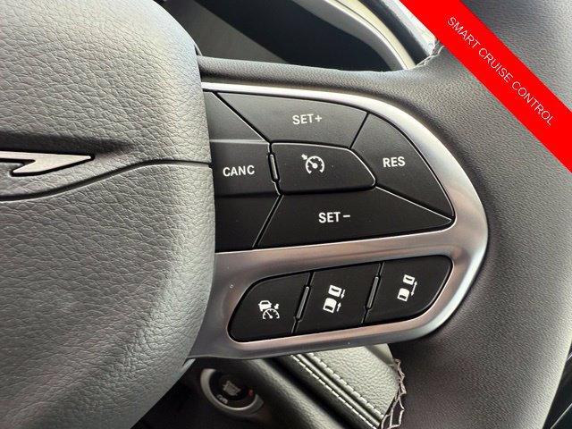 New 2027 Chrysler Pacifica Limited w/ Family Tech Group FWD image 32