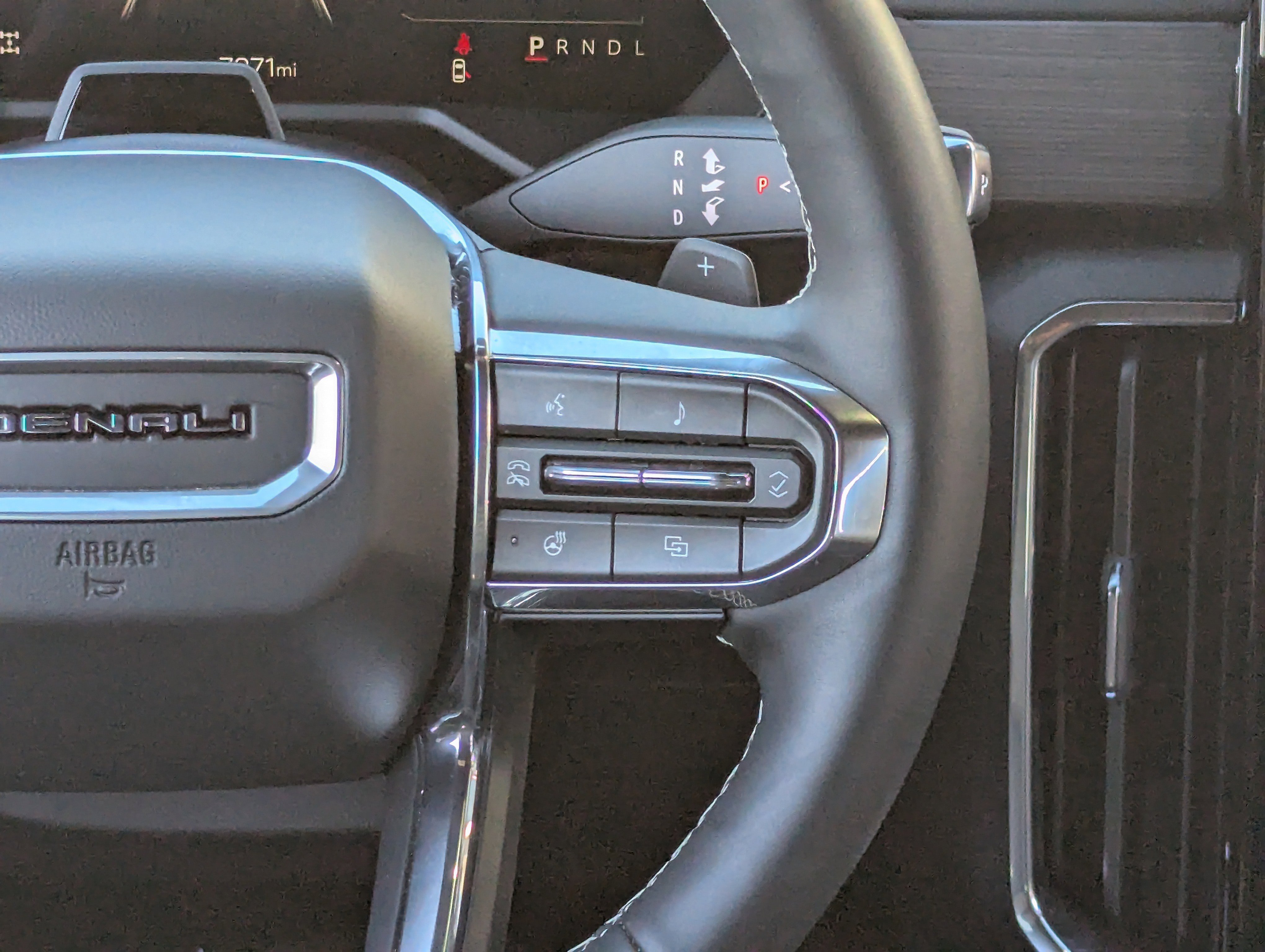 Used 2025 GMC Acadia Denali w/ Super Cruise Package image 18